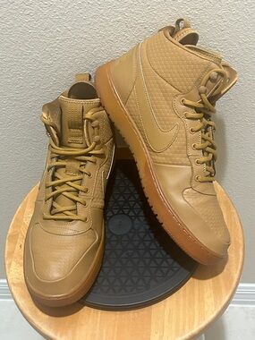 Nike Court Borough Mid Winter Wheat AA0547-700